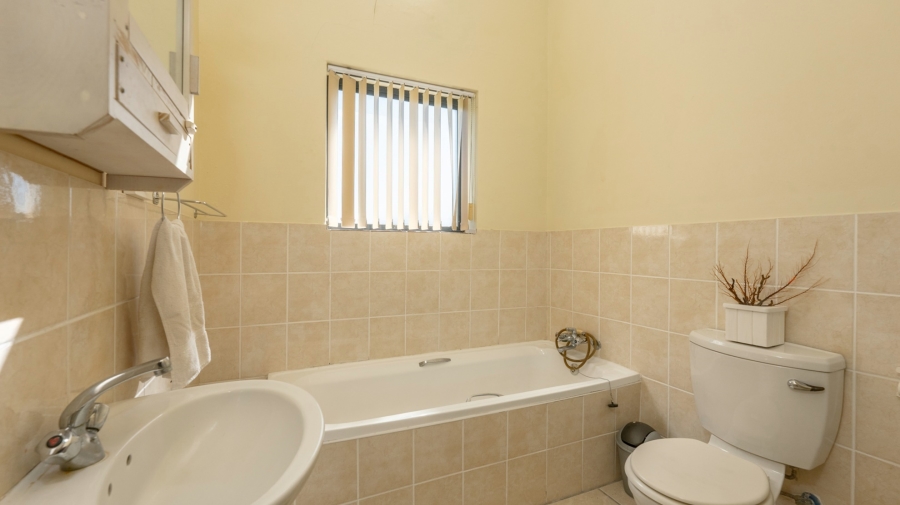 3 Bedroom Property for Sale in Struisbaai Western Cape
